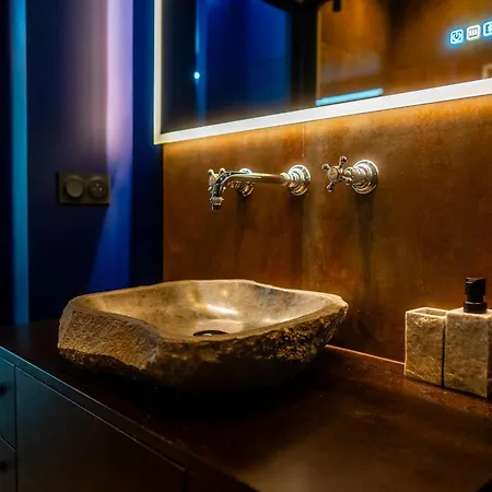 Apartament Le Voluptueux - Sauna - Jacuzzi - Centre-ville Angers