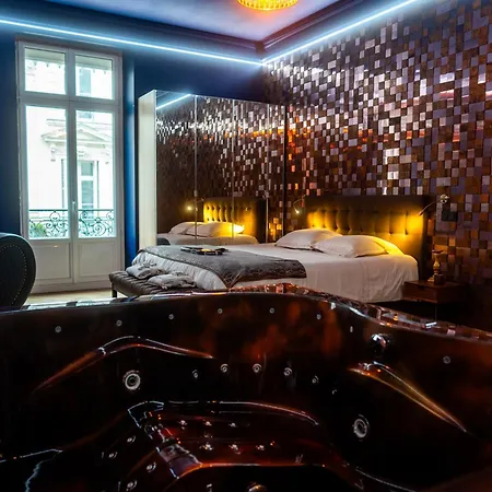 Le Voluptueux - Sauna - Jacuzzi - Centre-ville Apartament