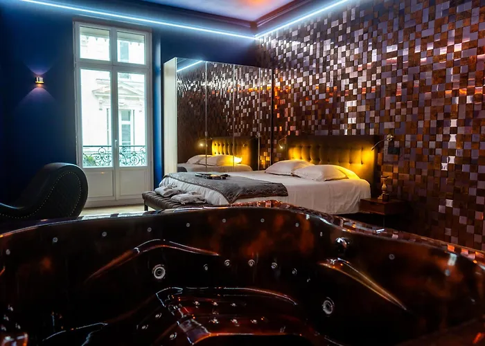 Le Voluptueux - Sauna - Jacuzzi - Centre-ville Apartamento